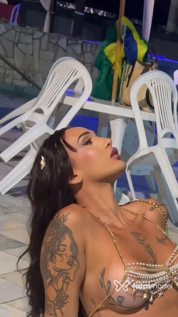 Acompanhante travesti com cabelo castanho de olhos castanhos - Erika Suzuky Acompanhante travesti com cabelo castanho de olhos castanhos - Erika Suzuky