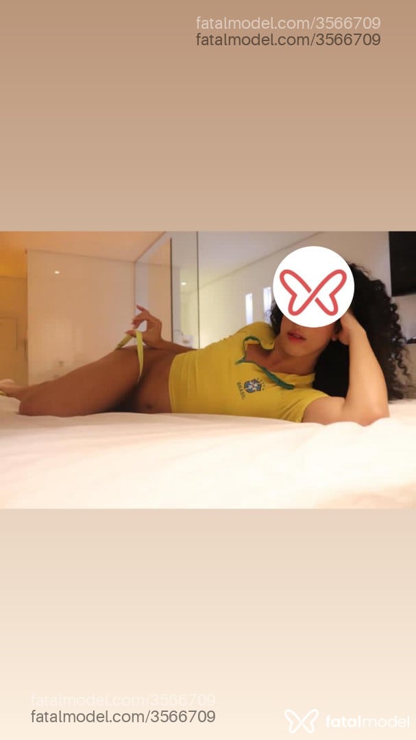 Acompanhante mulher trans morena (o) de olhos pretos - Sofia Carin Acompanhante mulher trans morena (o) de olhos pretos - Sofia Carin