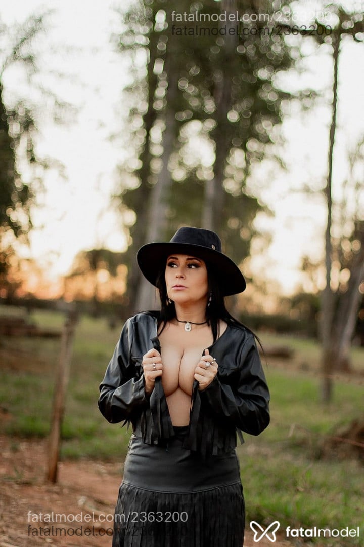 Acompanhante mulher morena (o) de olhos castanhos - Ravenne