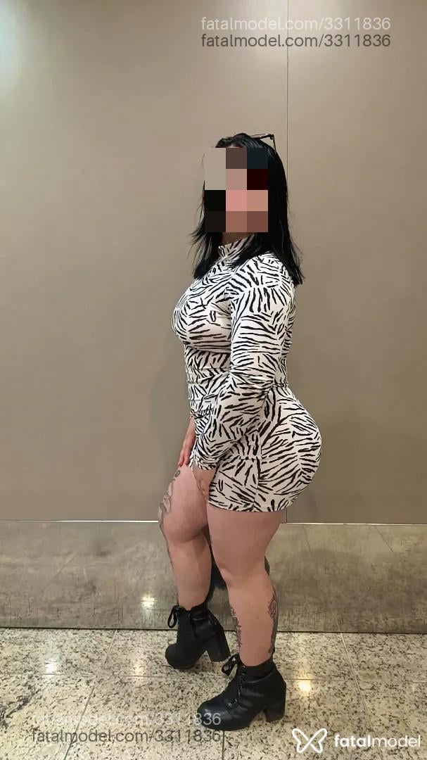 Acompanhante mulher com cabelo castanho de olhos castanhos - Carolina