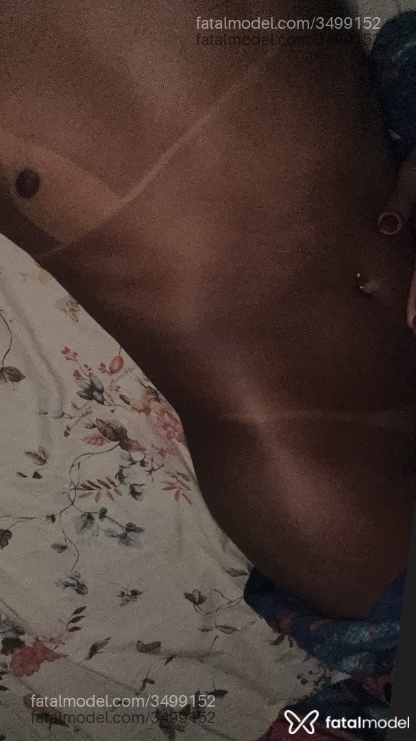 Acompanhante mulher trans loira (o) de olhos castanhos - Marina