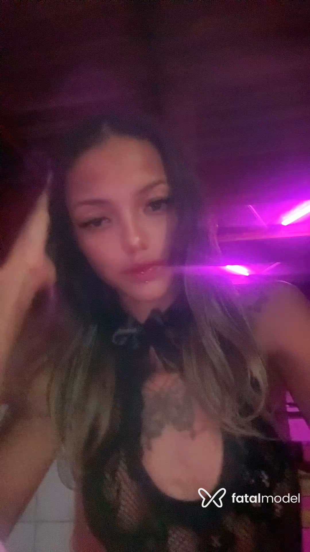 Acompanhante mulher loira (o) de olhos castanhos - Ana Slovak