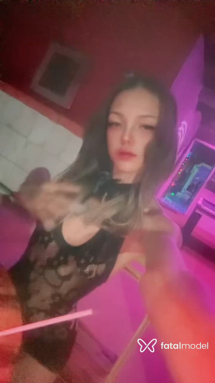 Acompanhante mulher loira (o) de olhos castanhos - Ana Slovak