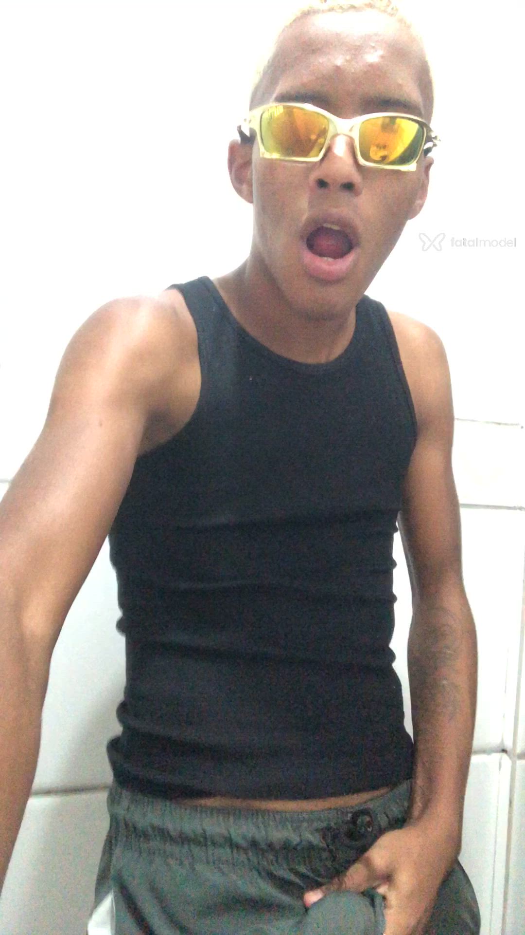 Acompanhante homem morena (o) de olhos castanhos - Zamuel David