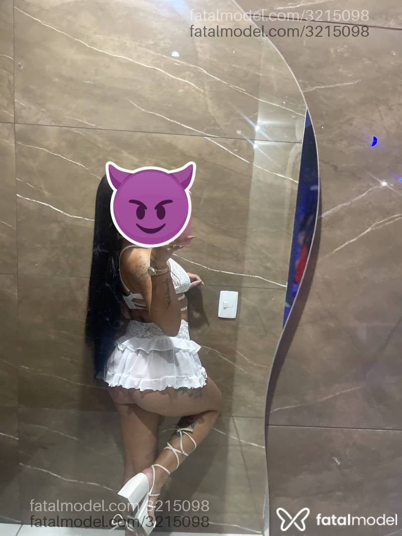 Acompanhante mulher morena (o) de olhos verdes - Jennifer