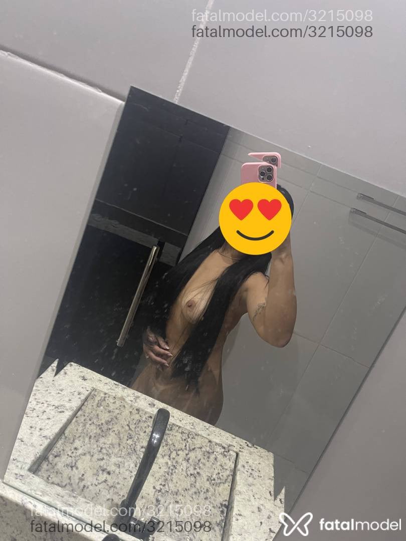 Acompanhante mulher morena (o) de olhos verdes - Jennifer