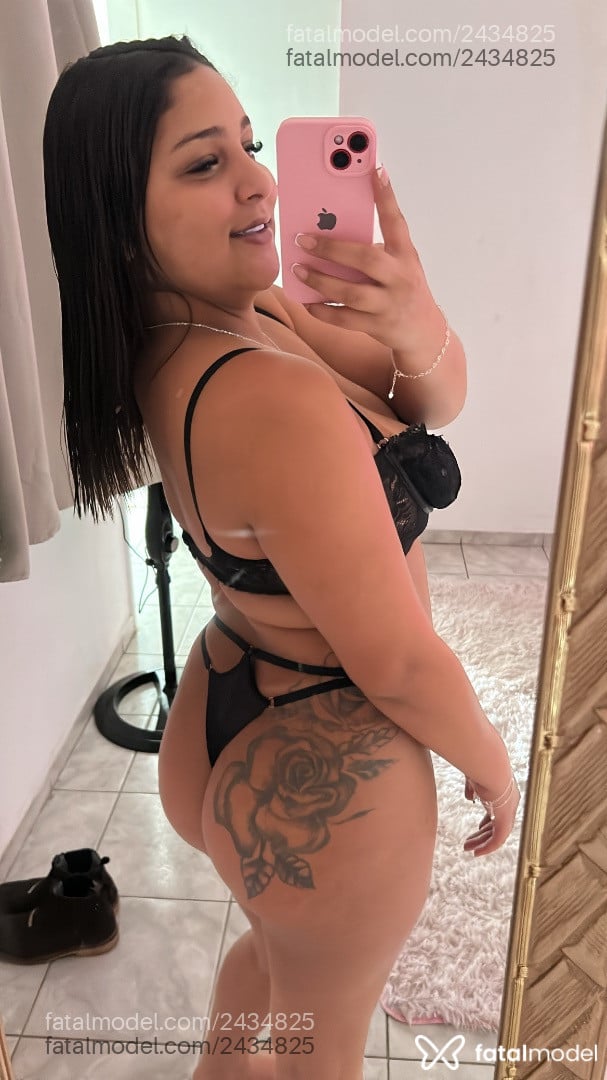 Acompanhante mulher com cabelo castanho de olhos castanhos - Karol Lima