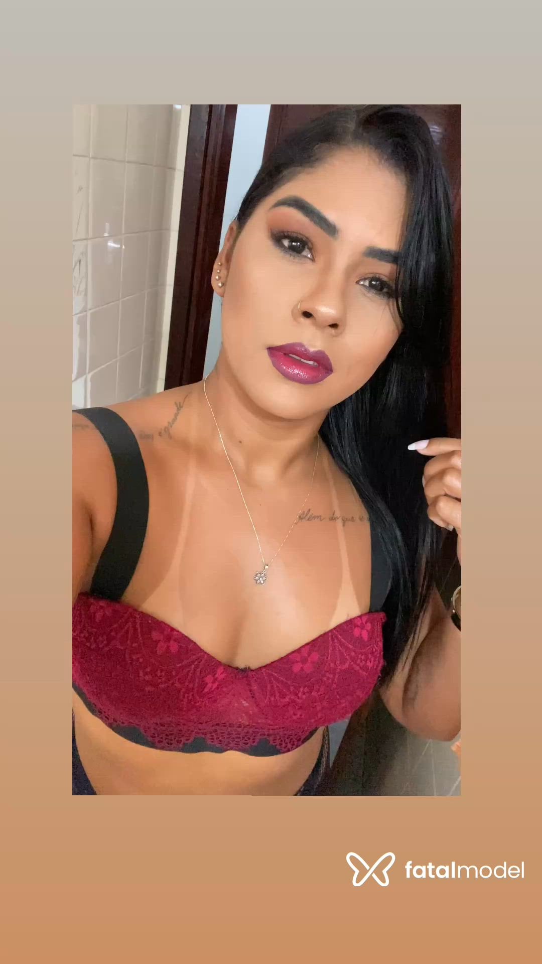 Acompanhante mulher morena (o) de olhos pretos - YASMIN MELLO