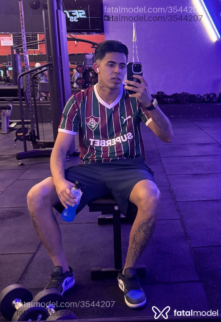 Acompanhante homem morena (o) de olhos castanhos - Lorenzo