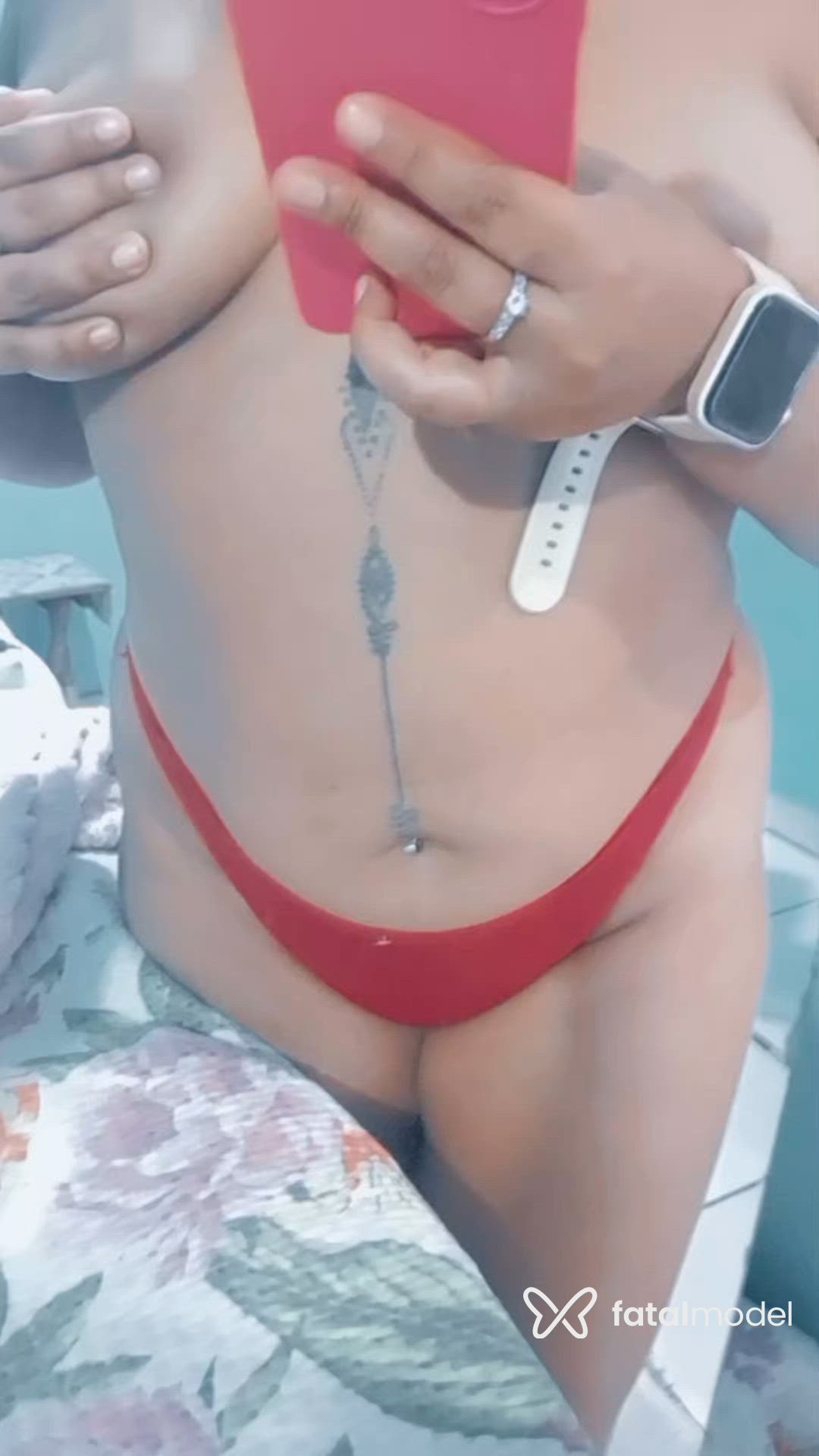 Acompanhante mulher com cabelo castanho de olhos pretos - Camila