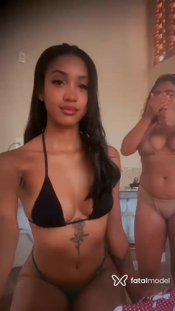 Acompanhante mulher morena (o) de olhos castanhos - Vitória