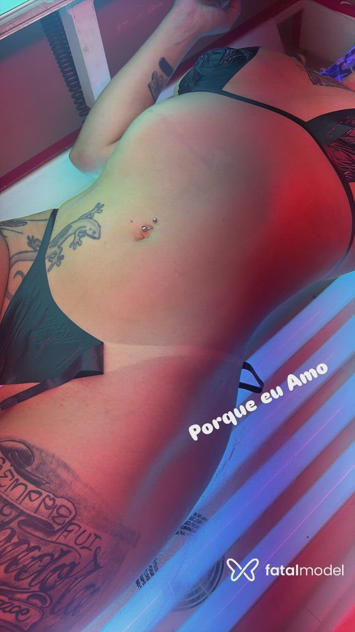 Acompanhante mulher com cabelo castanho de olhos verdes - Polacah