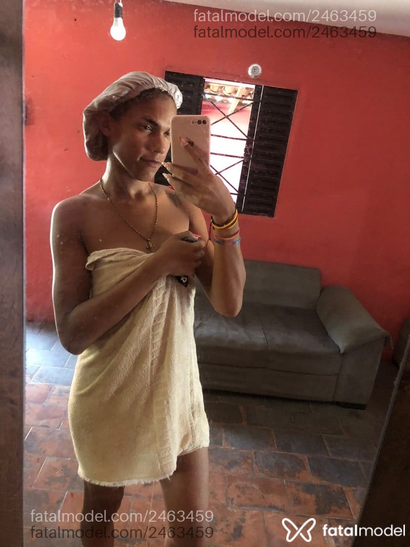 Acompanhante mulher trans com cabelo castanho de olhos pretos - Kauanny