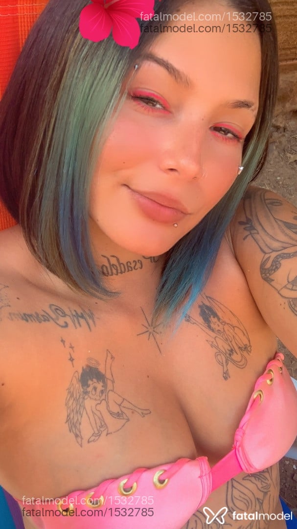 Acompanhante mulher morena (o) de olhos castanhos - Katrina