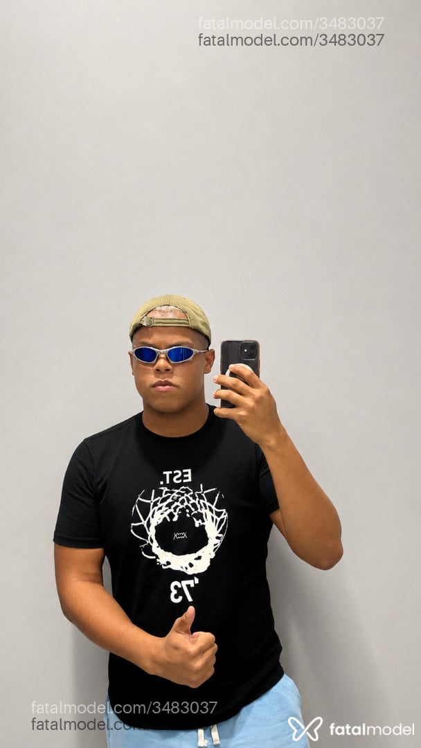 Acompanhante homem morena (o) de olhos pretos - Heitor