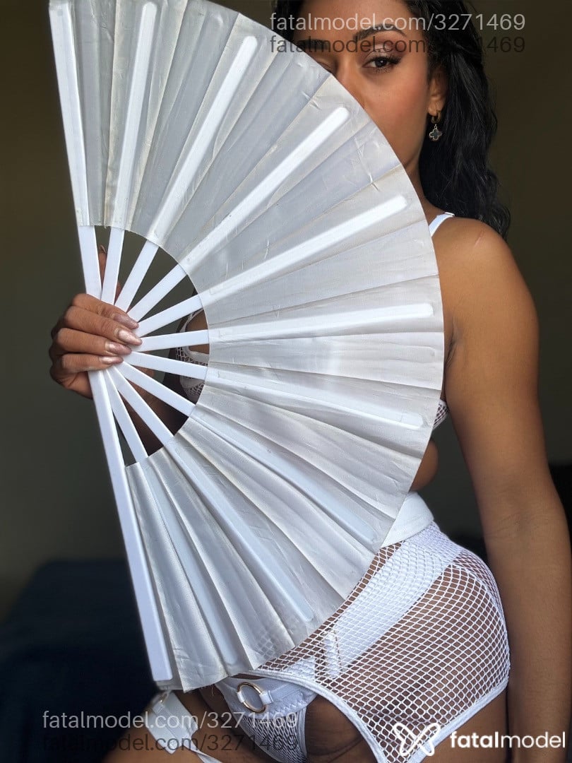 Acompanhante mulher morena (o) de olhos pretos - Juh