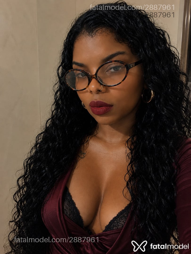 Acompanhante mulher morena (o) de olhos pretos - Bianca Acompanhante mulher morena (o) de olhos pretos - Bianca