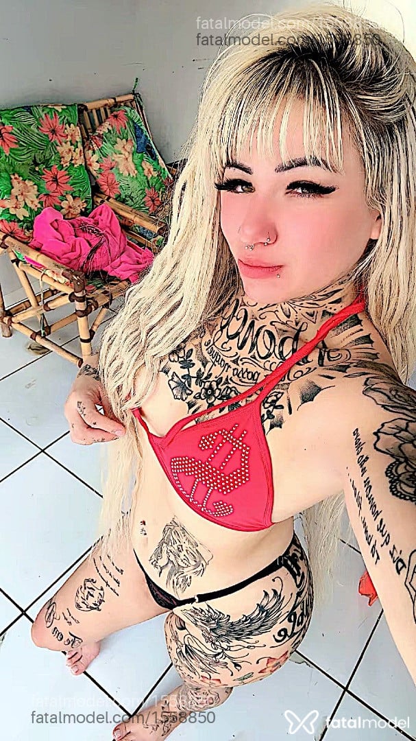 Acompanhante mulher loira (o) de olhos verdes - Leh Tatuadaa