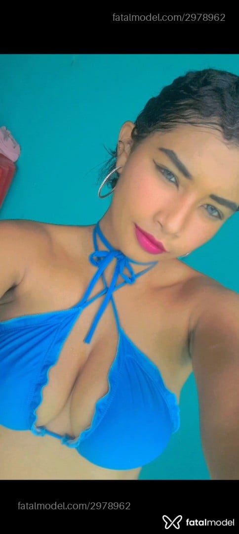Acompanhante mulher morena (o) de olhos pretos - Yza