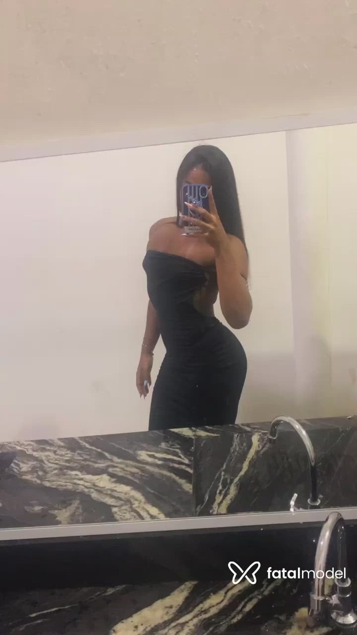 Acompanhante mulher trans morena (o) de olhos pretos - Cacau