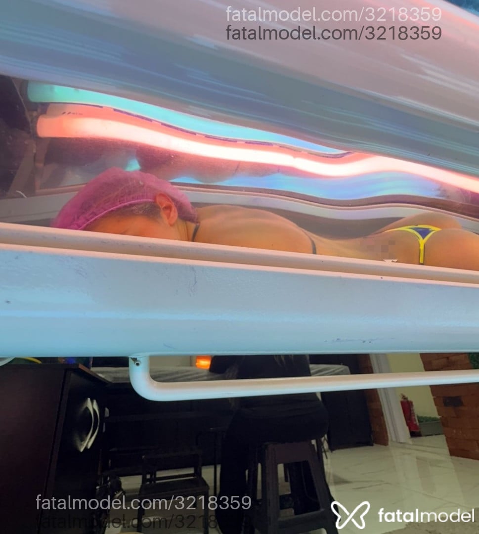 Acompanhante mulher com cabelo castanho de olhos mel - Gabriella