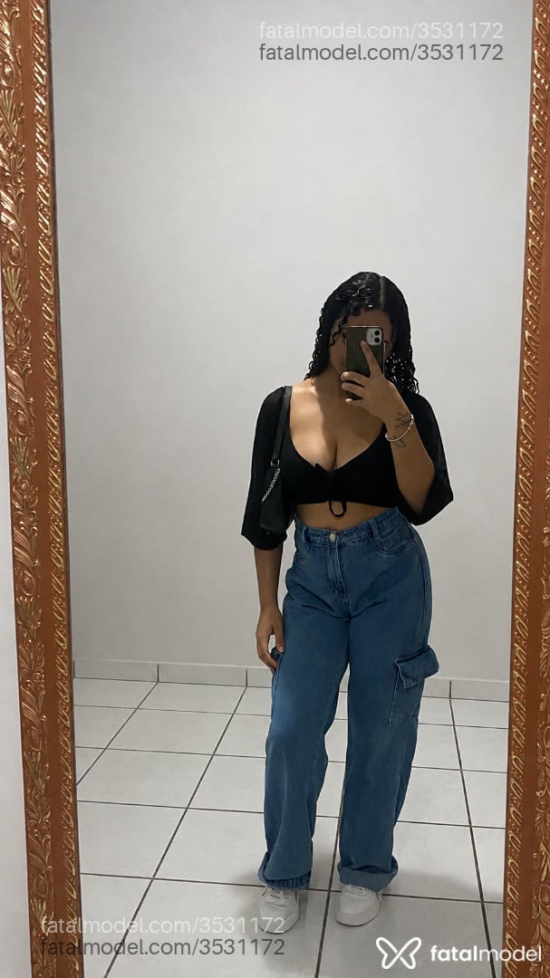 Acompanhante mulher com cabelo castanho de olhos castanhos - Yasmin Germano