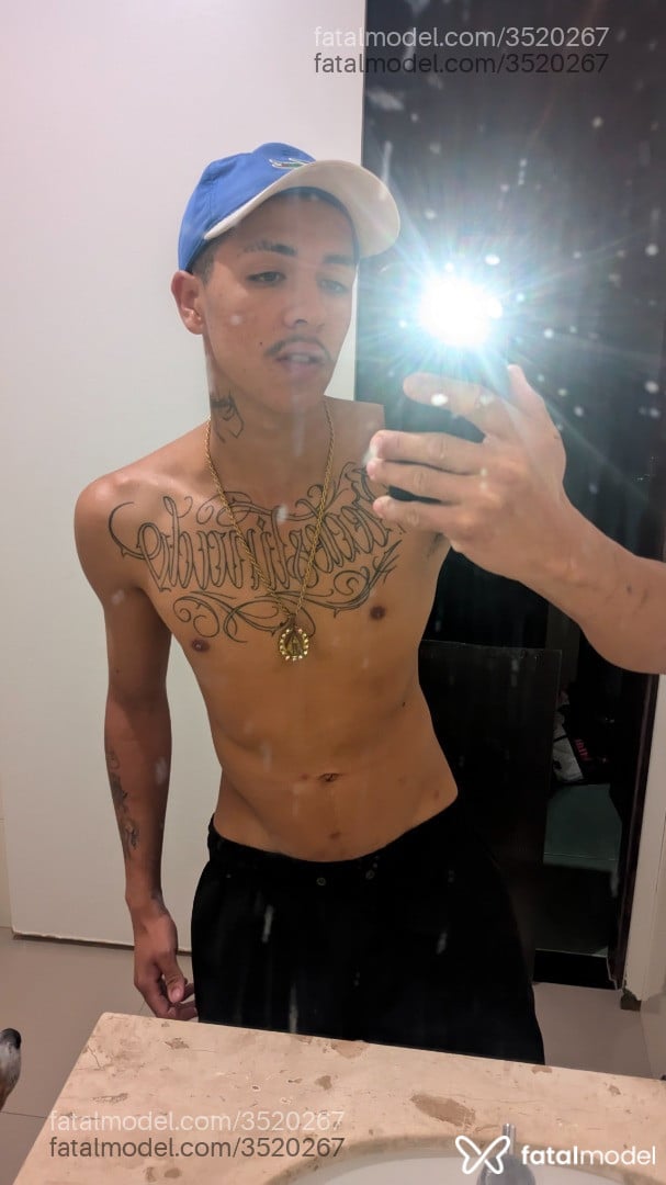 Acompanhante homem sem cabelo de olhos castanhos - Theus