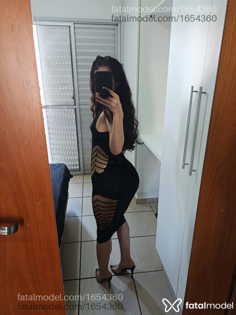 Acompanhante mulher morena (o) de olhos castanhos - Lívia Black