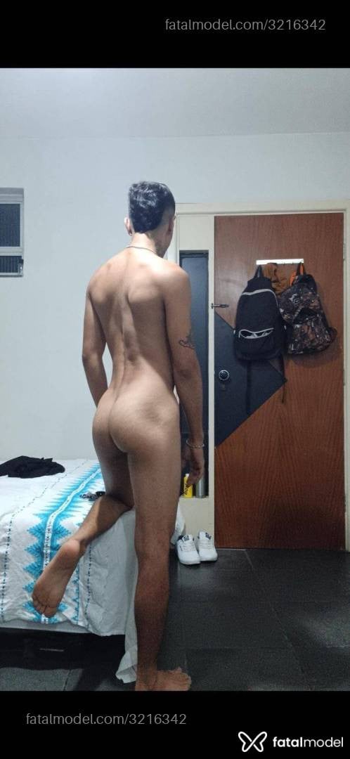 Acompanhante homem com cabelo castanho de olhos castanhos em Vitória - Vic Lima