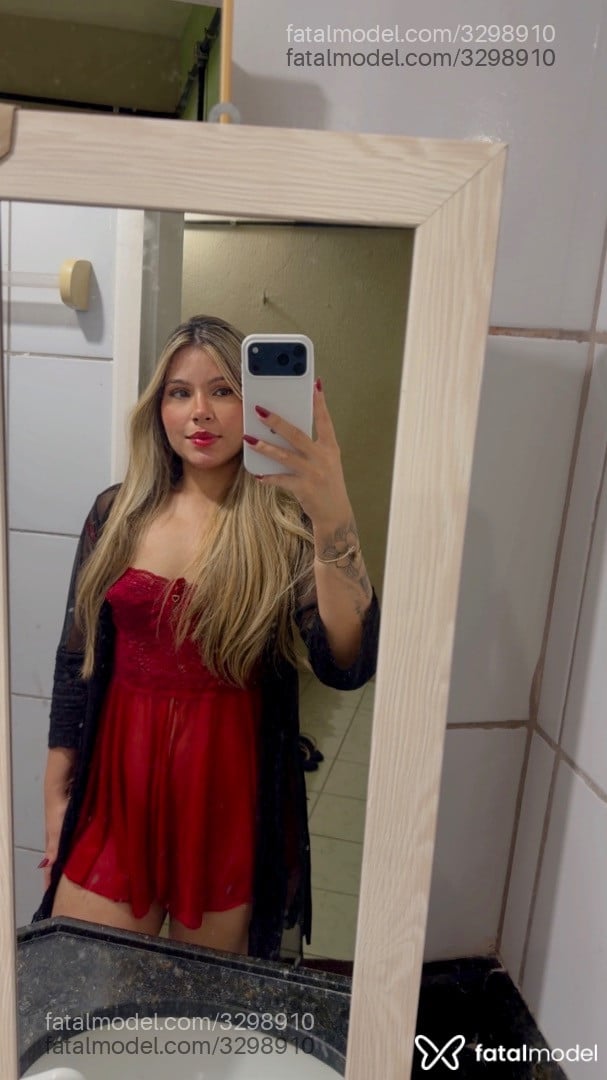 Acompanhante mulher loira (o) de olhos castanhos - Isadora Alves