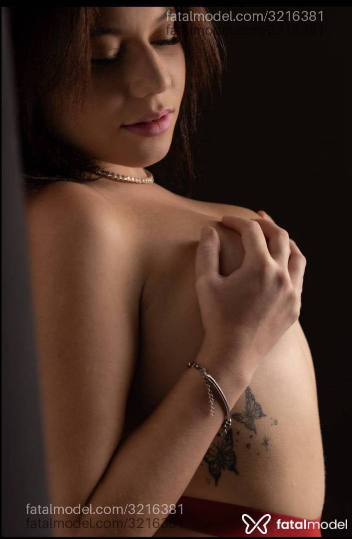 Acompanhante mulher com cabelo castanho de olhos castanhos - Sofia