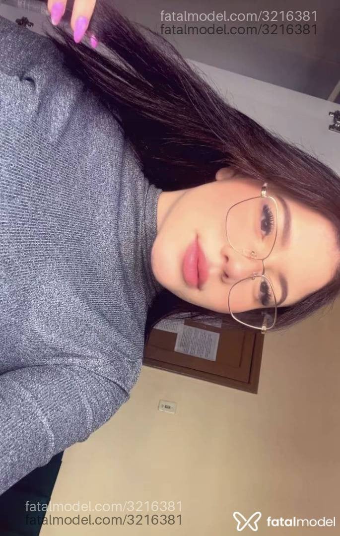 Acompanhante mulher com cabelo castanho de olhos castanhos - Sofia