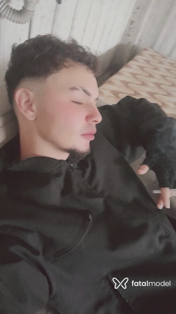 Acompanhante homem com cabelo castanho de olhos castanhos - Rzinn