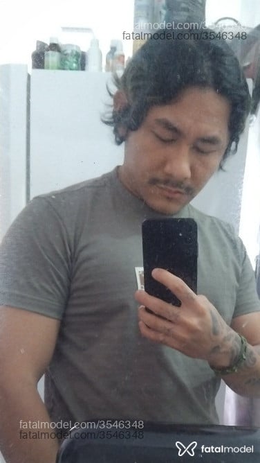 Acompanhante homem com cabelo colorido de olhos pretos - Dayhan