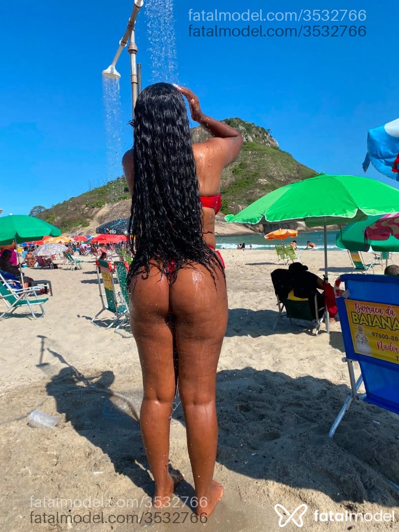 Acompanhante mulher com cabelo castanho de olhos pretos - Victoria