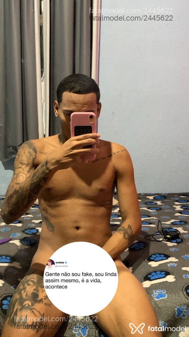 Acompanhante homem com cabelo castanho de olhos pretos - Romario