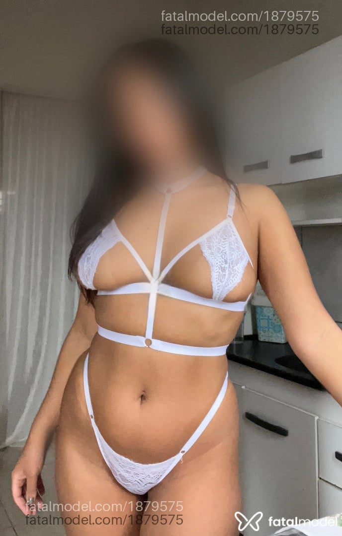 Acompanhante mulher morena (o) de olhos pretos - Lorena
