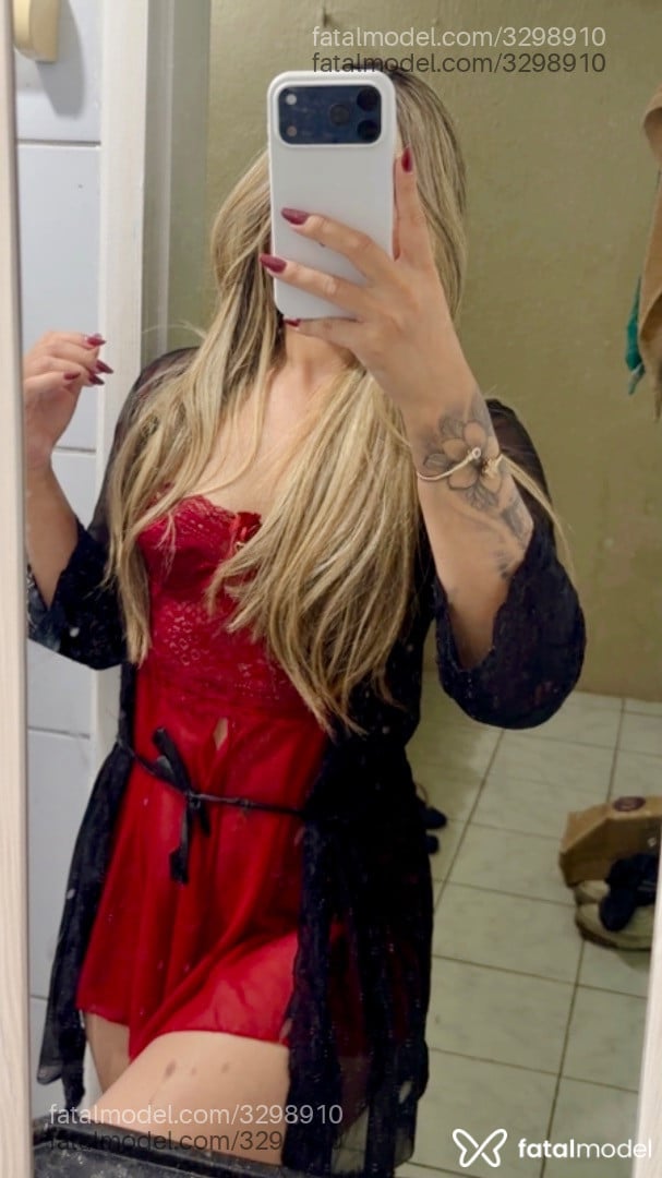 Acompanhante mulher loira (o) de olhos castanhos - Isadora Alves