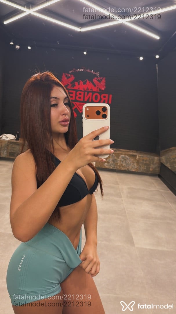 Acompanhante mulher ruiva (o) de olhos castanhos - Angel Lopez