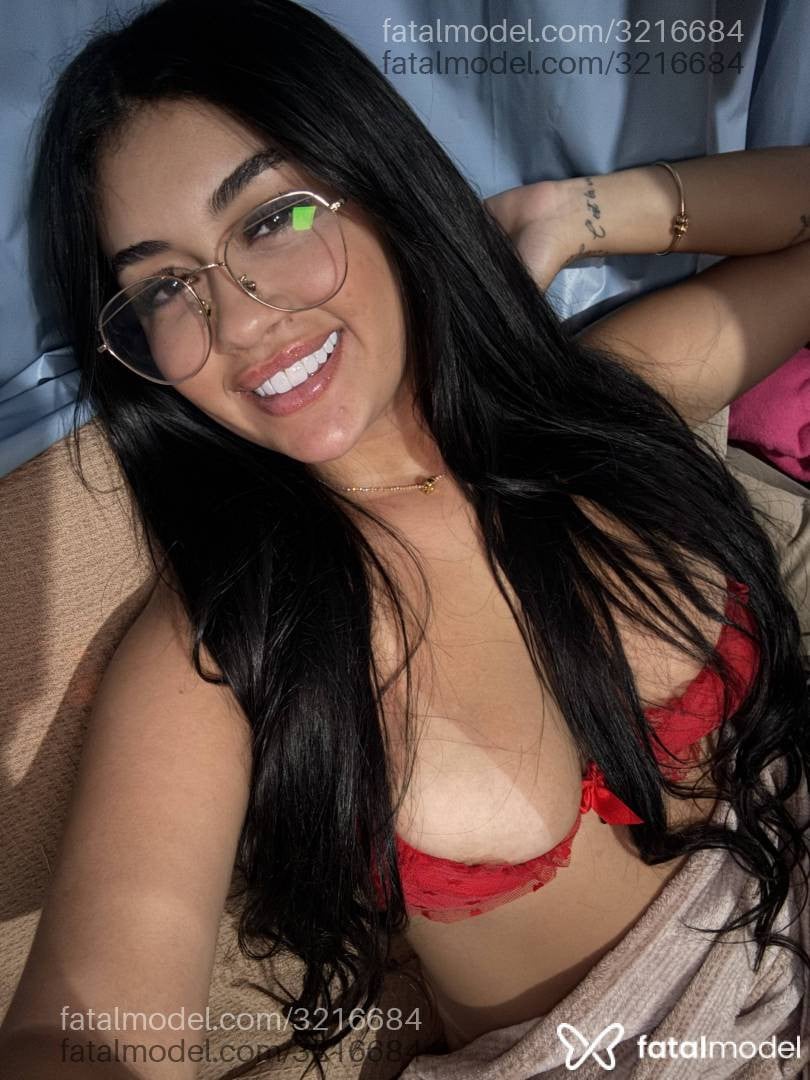 Acompanhante mulher morena (o) de olhos castanhos - Livia