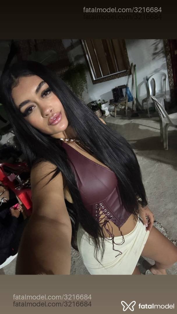 Acompanhante mulher morena (o) de olhos castanhos - Livia