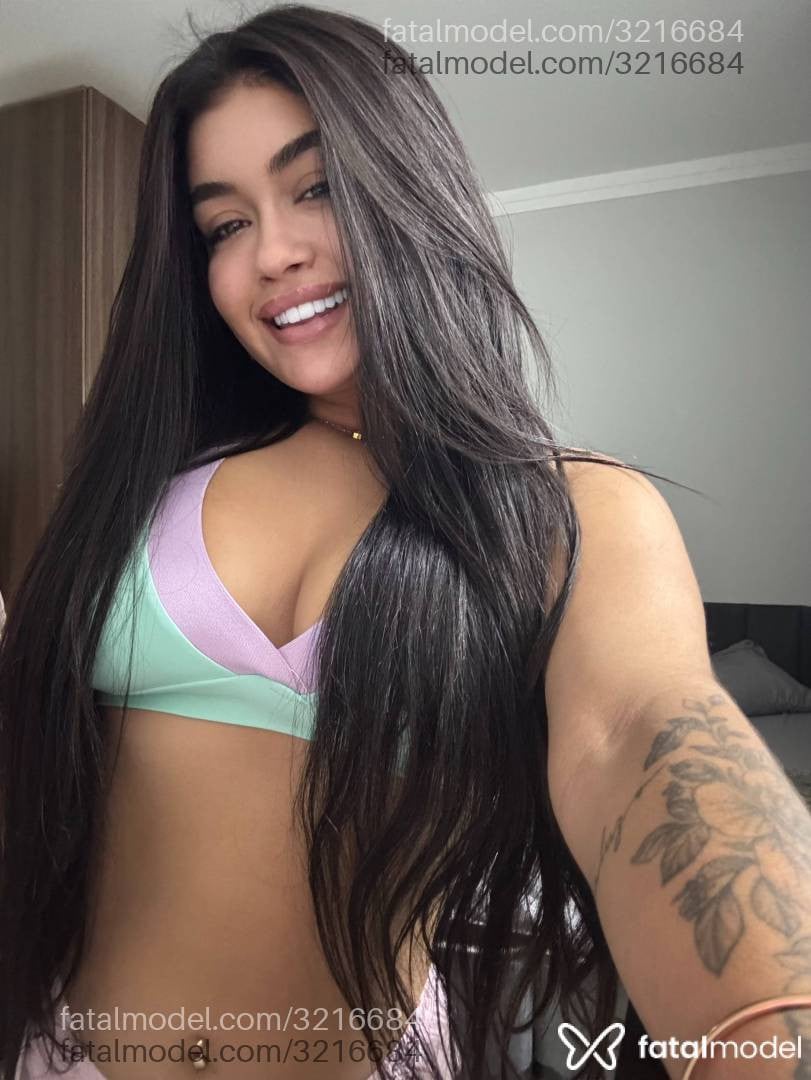 Acompanhante mulher morena (o) de olhos castanhos - Livia