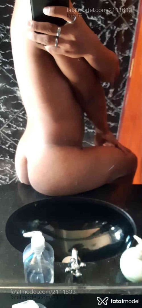 Acompanhante não-binário com cabelo castanho de olhos castanhos - Alisson Psv Acompanhante não-binário com cabelo castanho de olhos castanhos - Alisson Psv