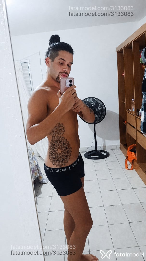 Acompanhante homem com cabelo castanho de olhos castanhos - Fabrício