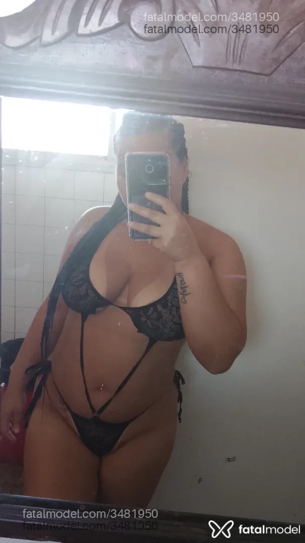 Acompanhante mulher morena (o) de olhos verdes - Soll
