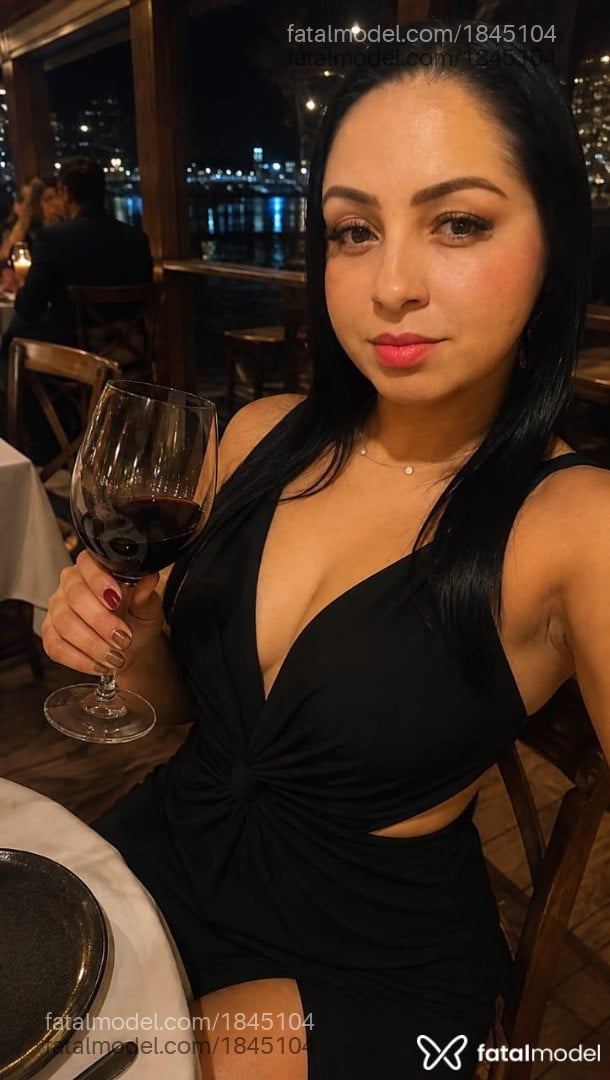 Acompanhante mulher morena (o) de olhos castanhos - Sibelle