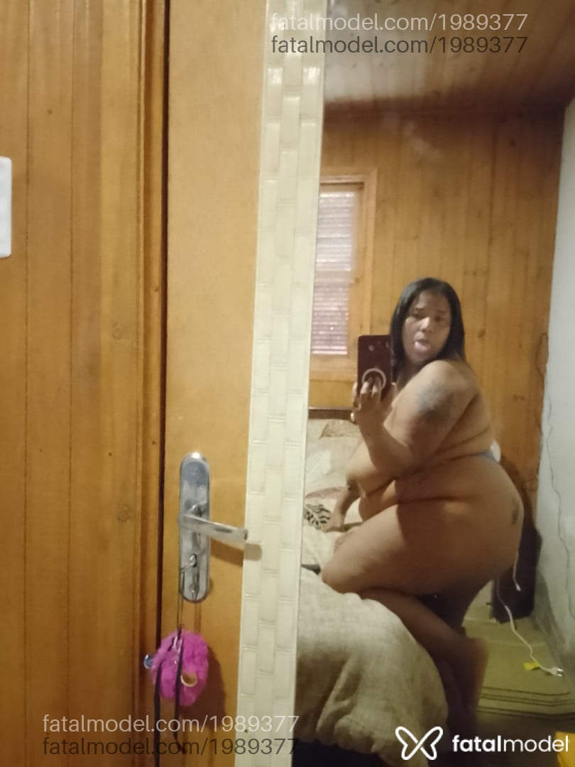 Acompanhante mulher morena (o) de olhos pretos - Carol