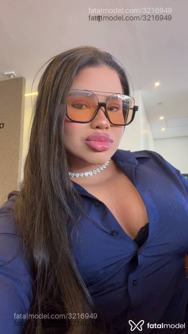 Acompanhante mulher morena (o) de olhos castanhos - Valentina Melo