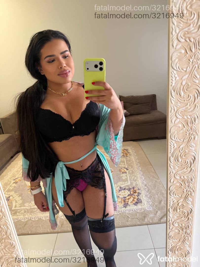 Acompanhante mulher morena (o) de olhos castanhos - Valentina Melo