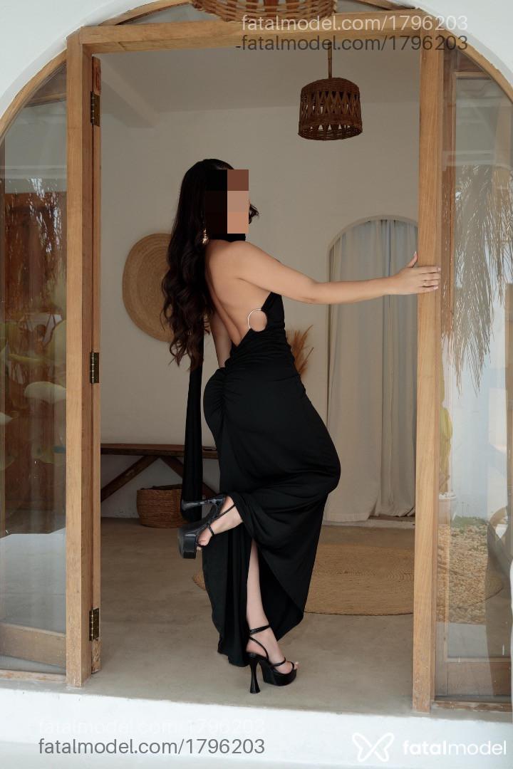 Acompanhante mulher com cabelo castanho de olhos pretos - Yara